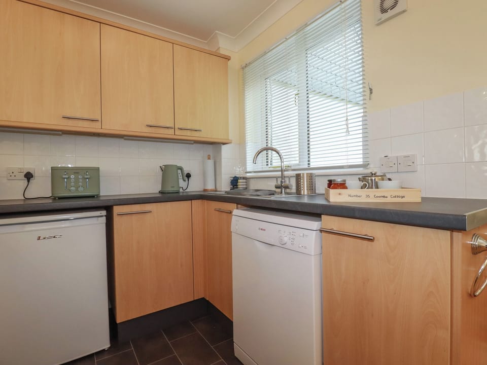 Dishwasher, cookware/dishes/utensils