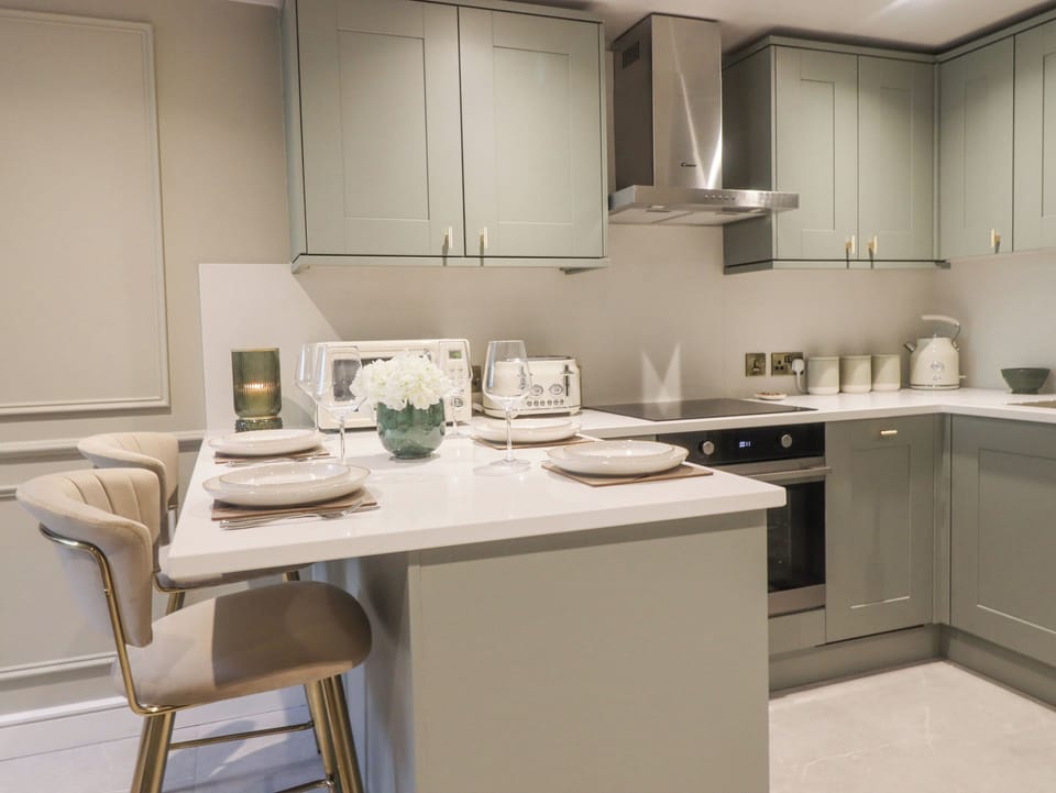 Fridge, dishwasher, electric kettle, toaster