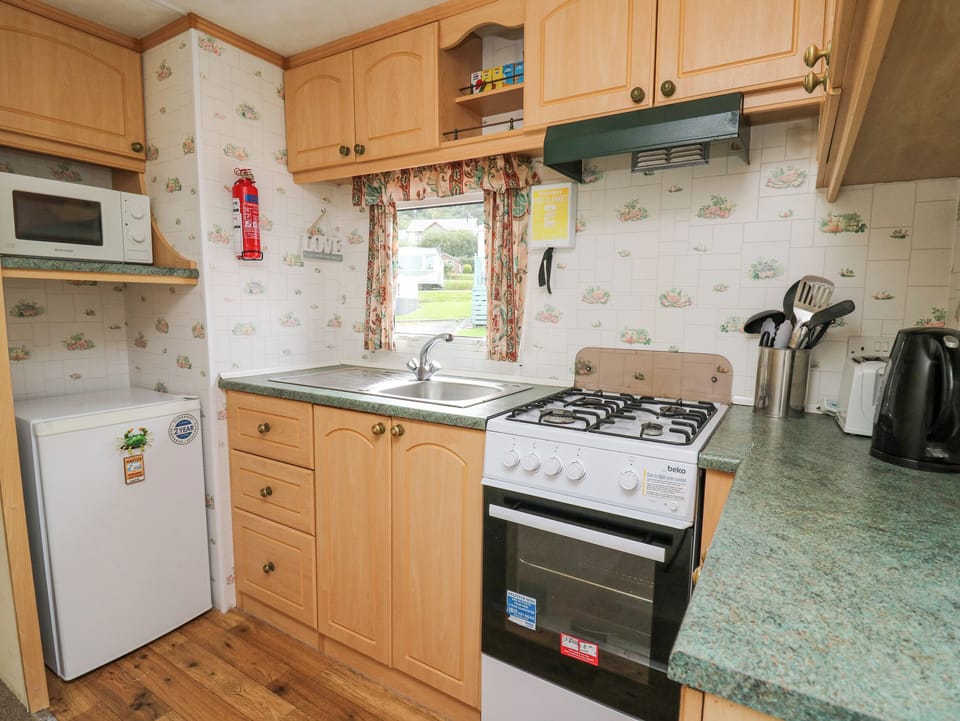 Fridge, electric kettle, toaster, cookware/dishes/utensils