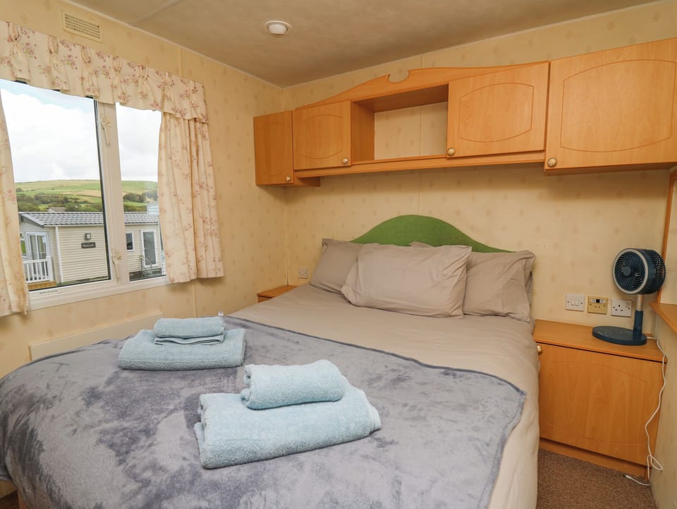 D12 Treetops Cottage in Tirymynach