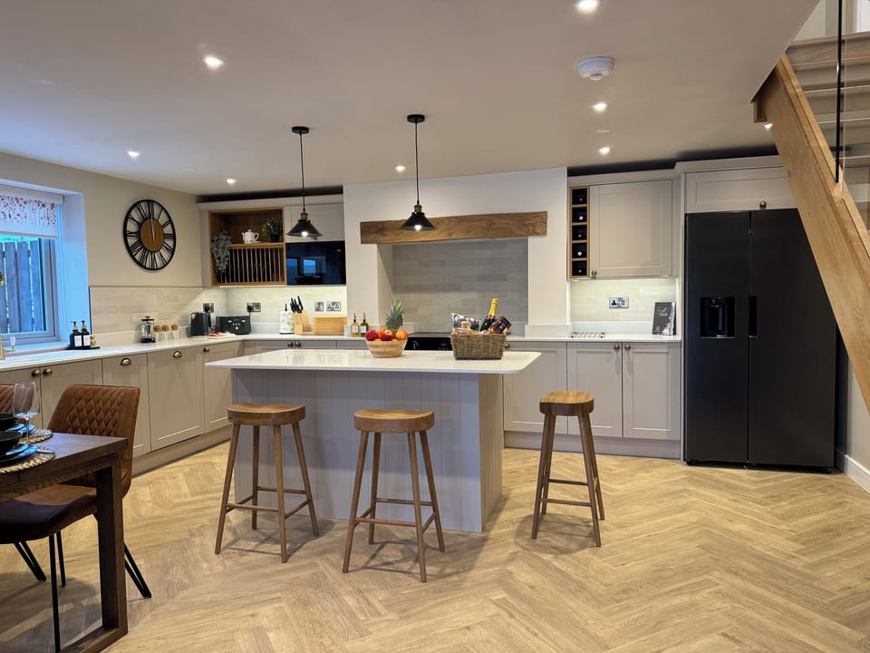 Fridge, dishwasher, cookware/dishes/utensils