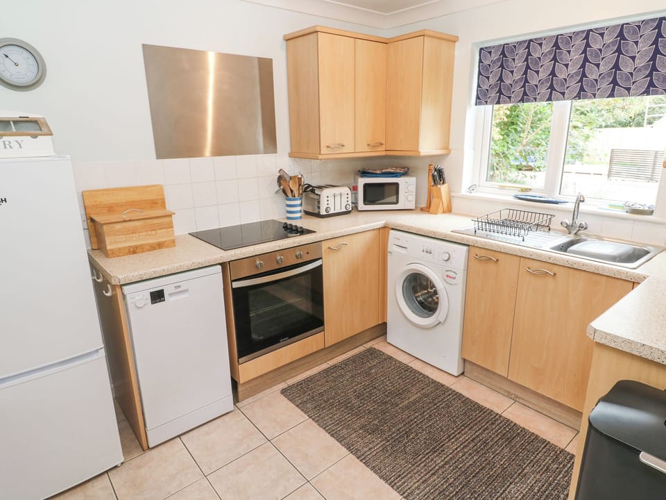 Fridge, dishwasher, electric kettle, toaster