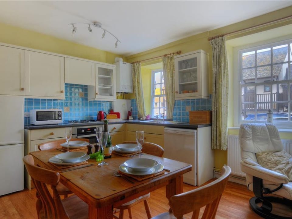 Fridge, dishwasher, cookware/dishes/utensils