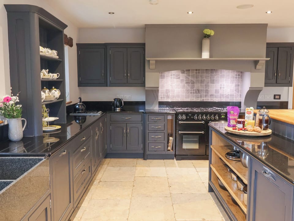 Fridge, dishwasher, cookware/dishes/utensils