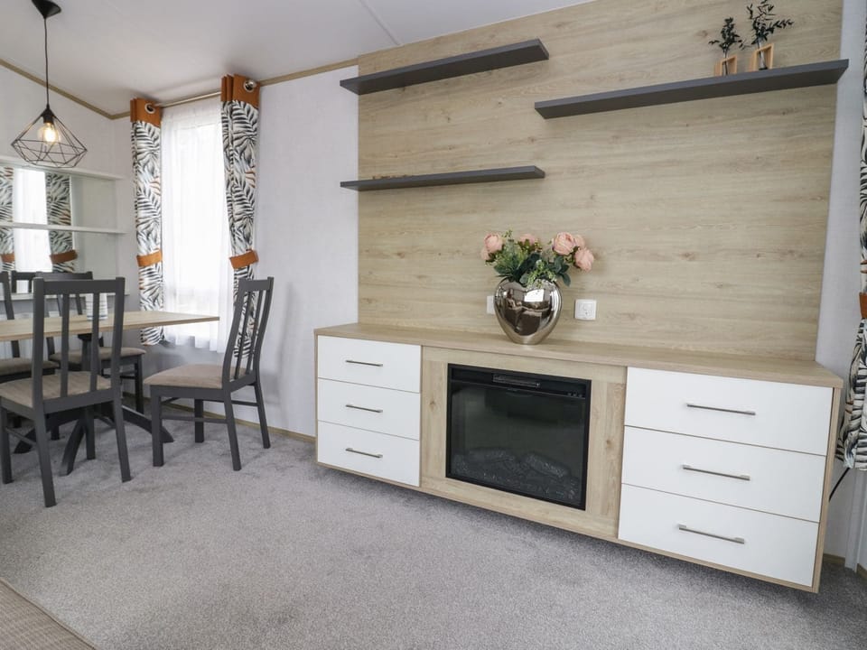 Cottage | Dining