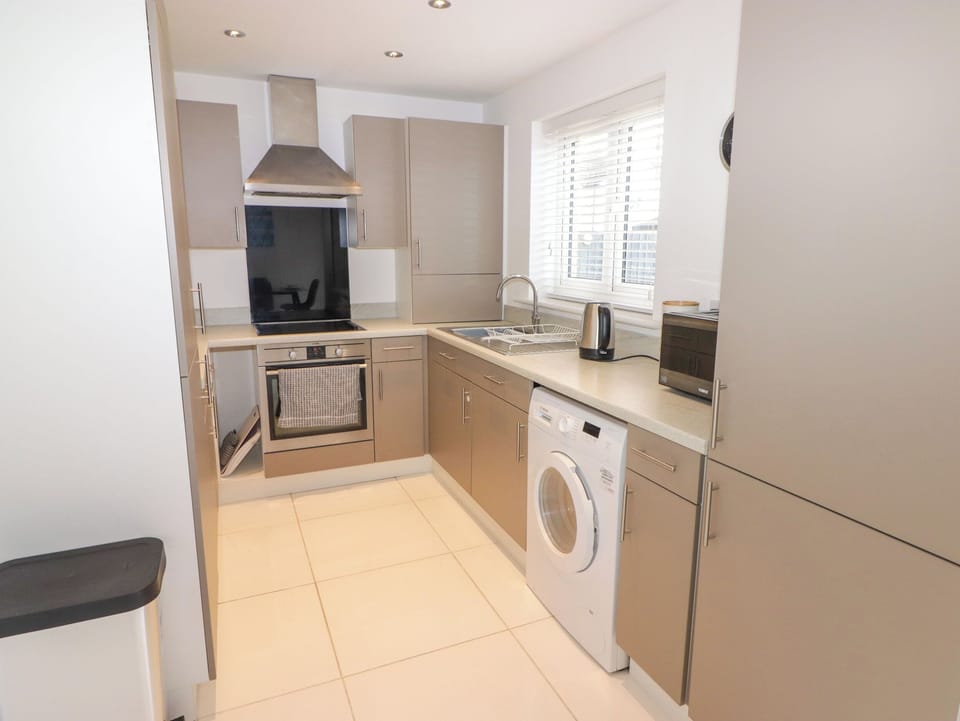Fridge, dishwasher, electric kettle, toaster