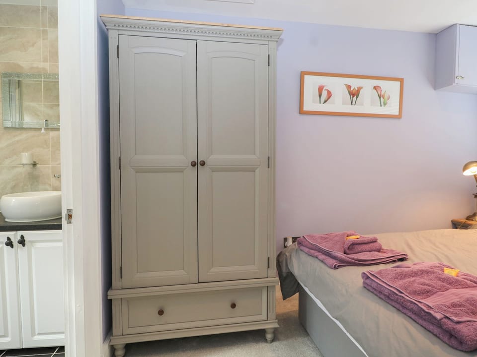 Mutley Hall Cottage in Arun District
