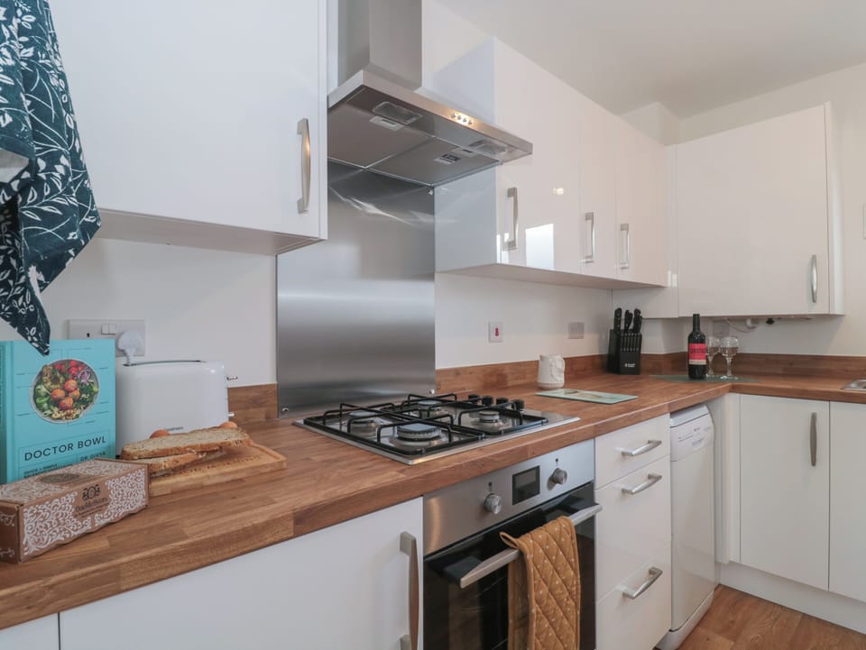 Fridge, dishwasher, electric kettle, toaster