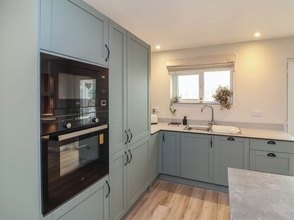 Fridge, dishwasher, electric kettle, cookware/dishes/utensils
