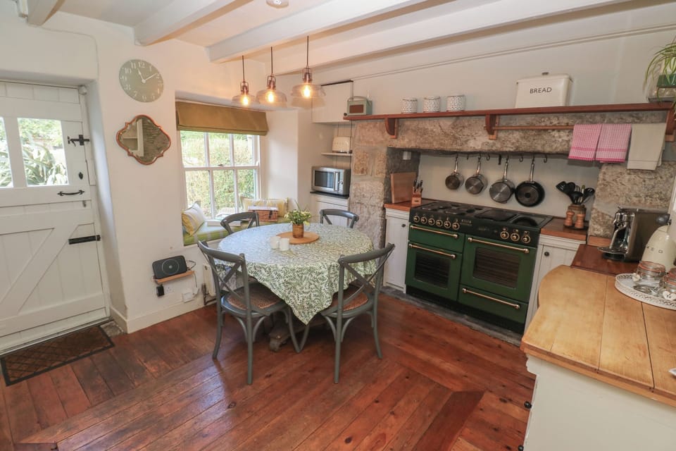 Fridge, dishwasher, electric kettle, cookware/dishes/utensils