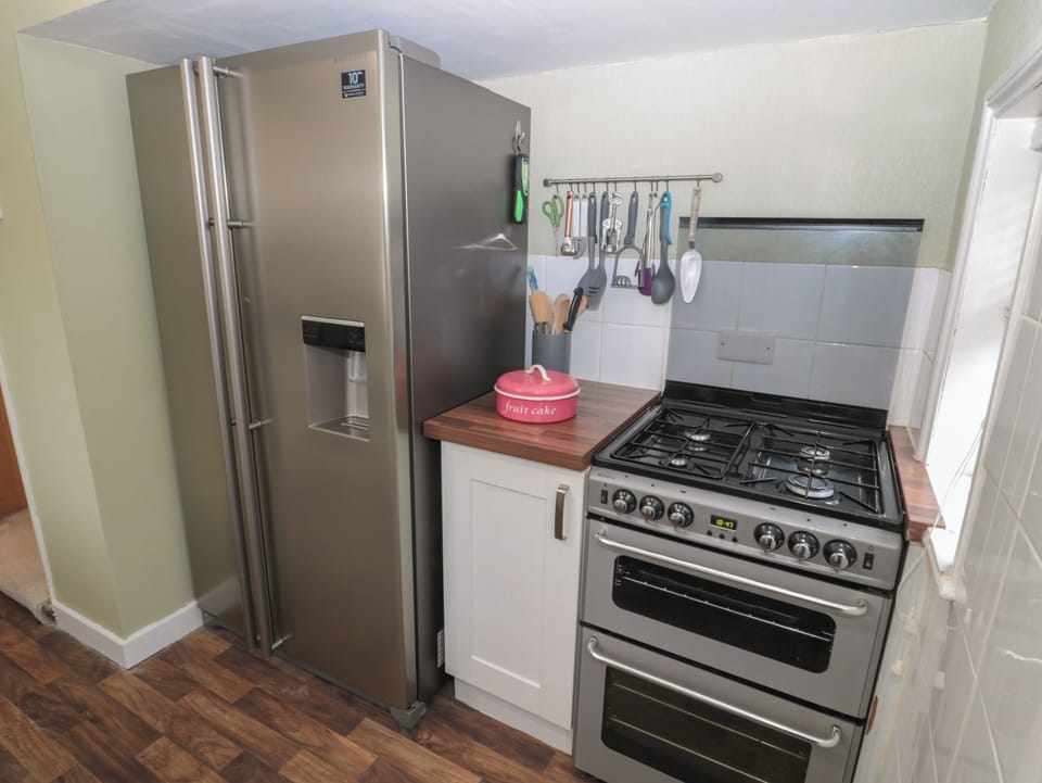 Fridge, dishwasher, electric kettle, toaster