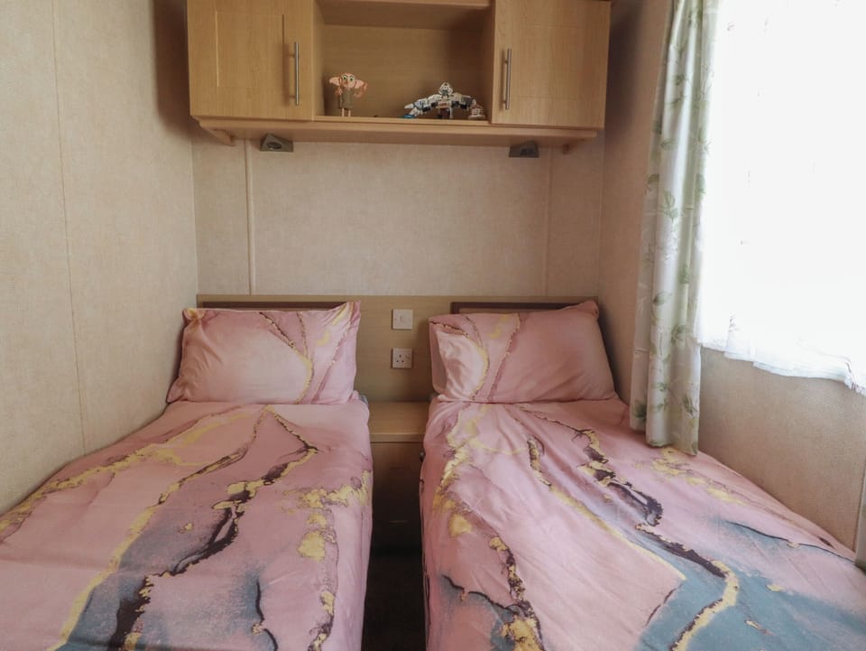 2 bedrooms, individually decorated, individually furnished, free WiFi
