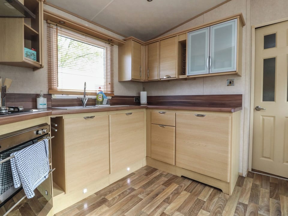 Fridge, dishwasher, electric kettle, toaster