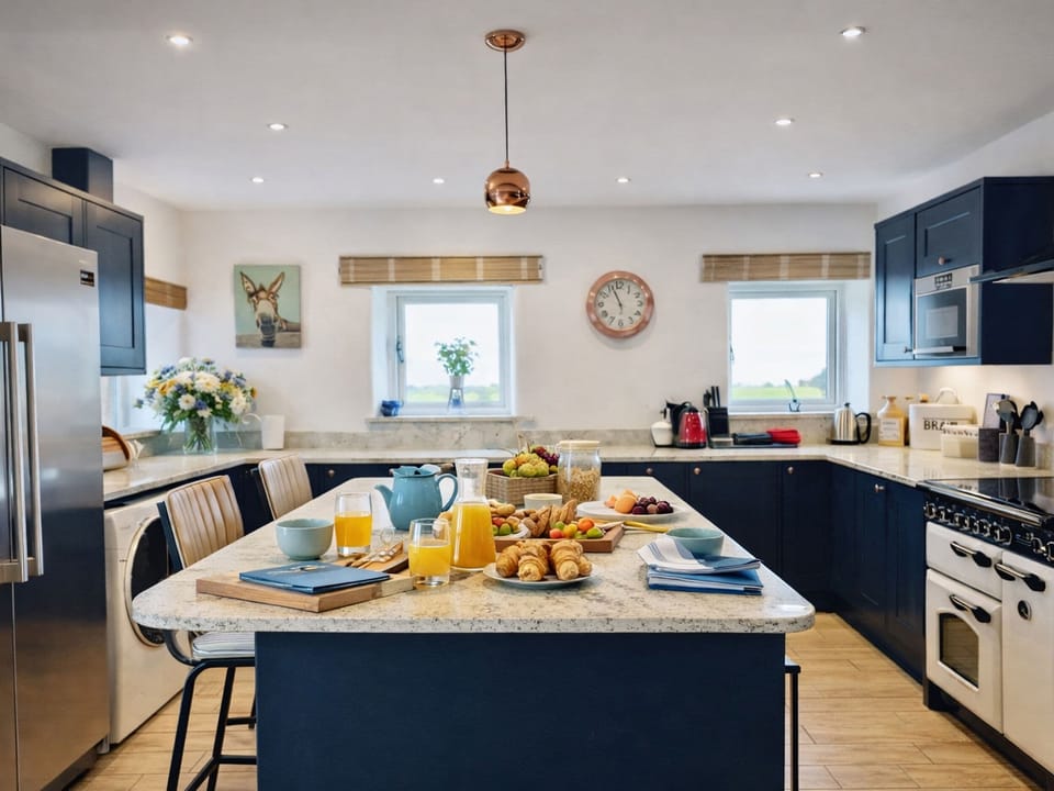 Cottage | Private kitchen | Fridge, dishwasher, electric kettle, toaster