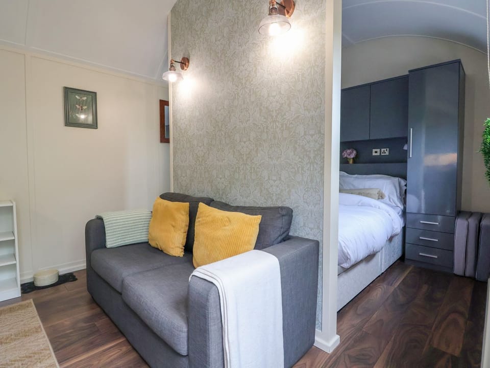 1 bedroom, individually decorated, individually furnished, free WiFi