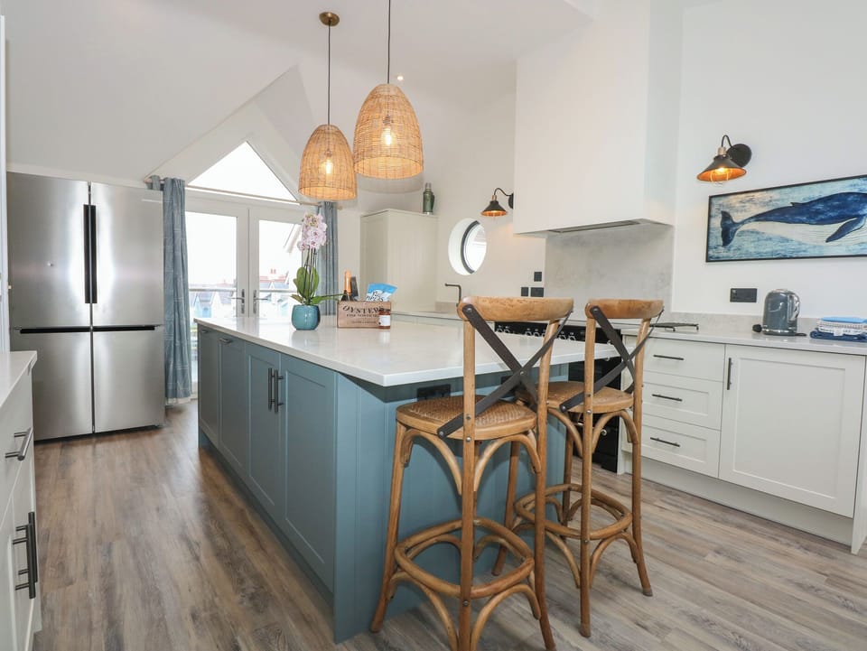 Cottage | Private kitchen | Fridge, dishwasher, electric kettle, toaster