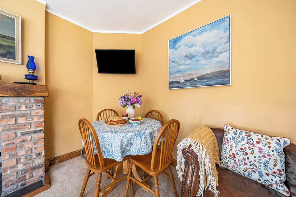 Cottage | Dining