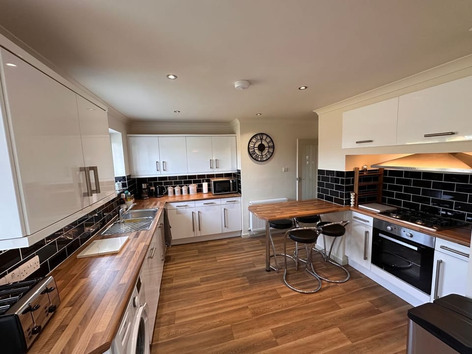 Fridge, dishwasher, electric kettle, toaster