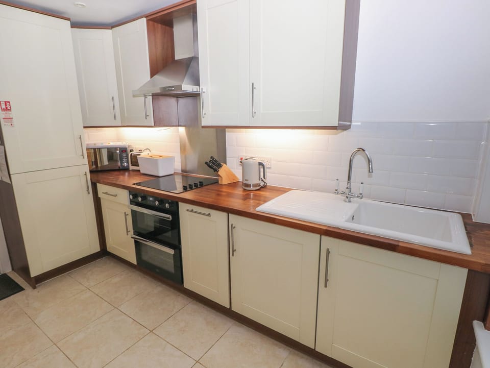 Fridge, dishwasher, electric kettle, toaster