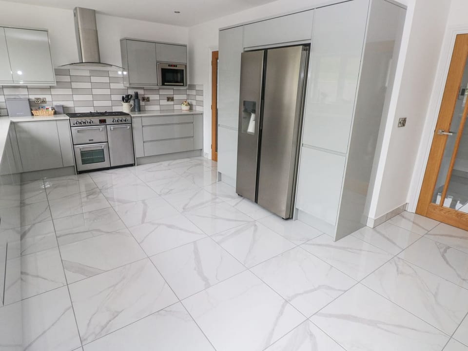 Fridge, dishwasher, electric kettle, toaster