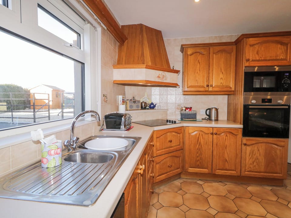 Fridge, dishwasher, electric kettle, toaster
