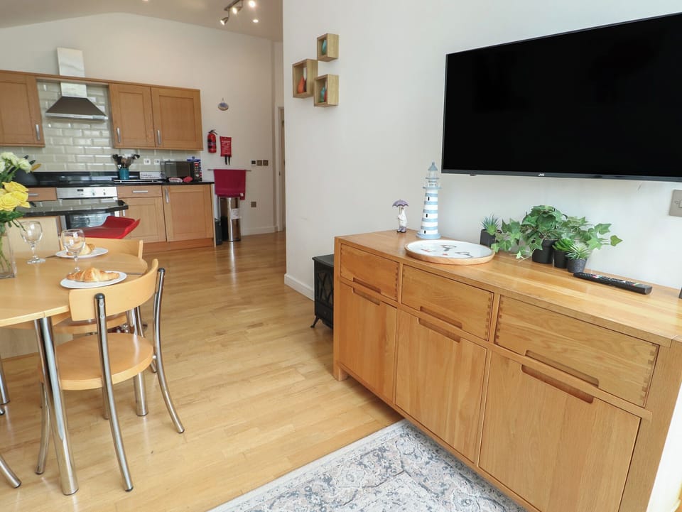 Cottage | Dining