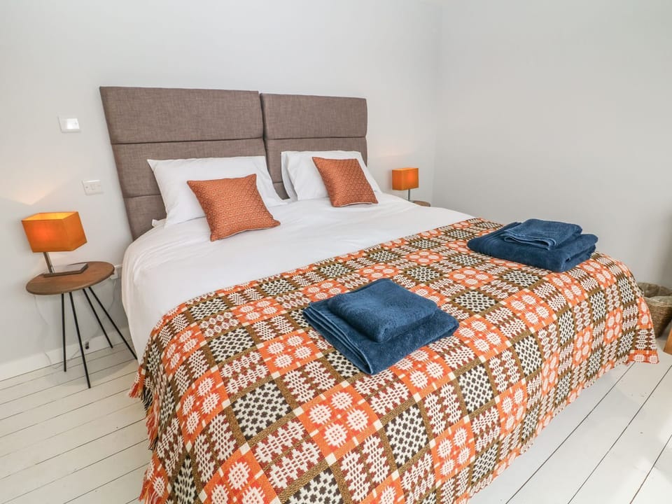 4 bedrooms, individually decorated, individually furnished, free WiFi