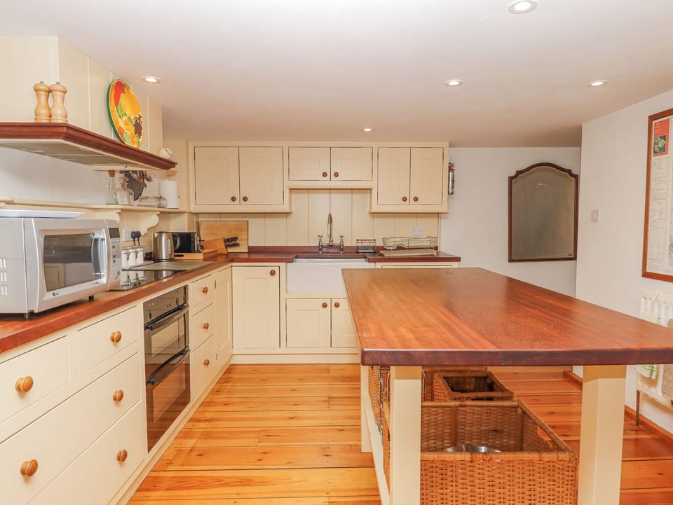 Fridge, dishwasher, electric kettle, cookware/dishes/utensils