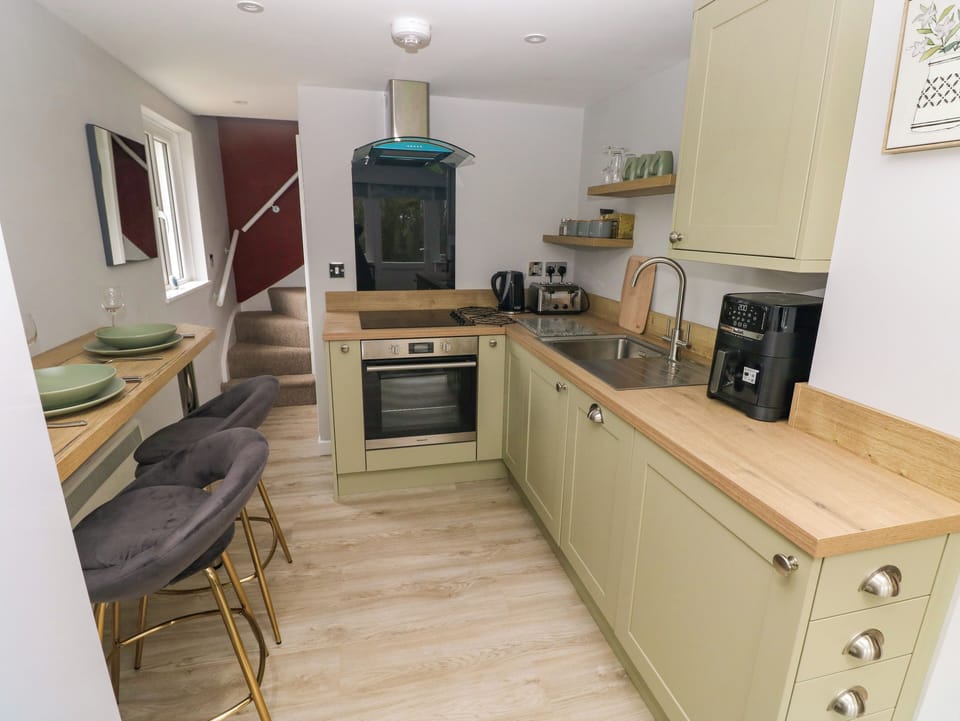 Fridge, dishwasher, electric kettle, toaster