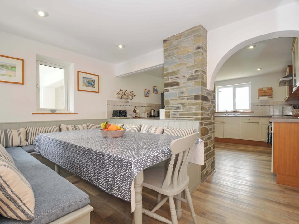 Cottage | Dining