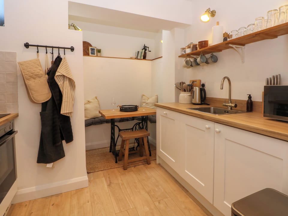 Fridge, dishwasher, cookware/dishes/utensils