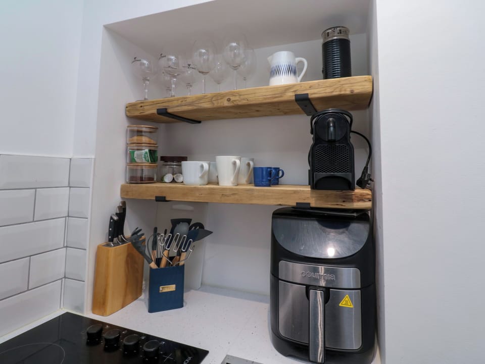 Dishwasher, cookware/dishes/utensils