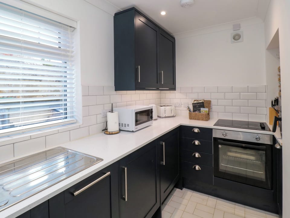 Dishwasher, cookware/dishes/utensils