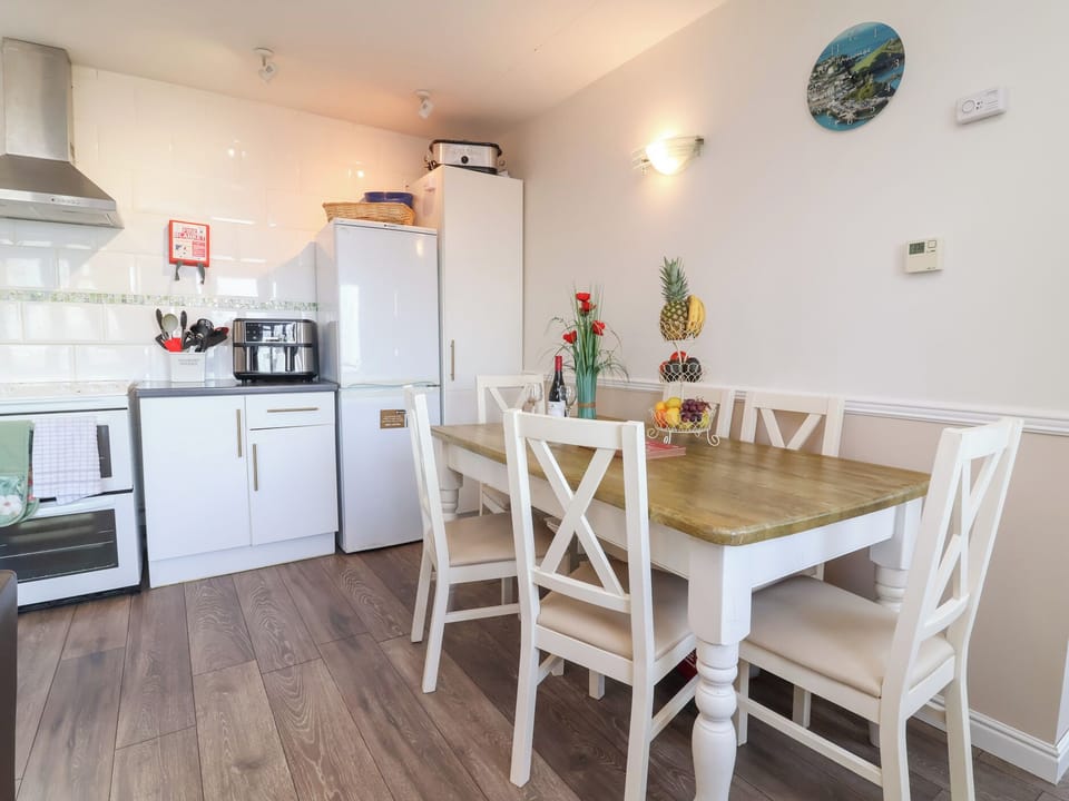 Cottage | Private kitchen | Fridge, dishwasher, electric kettle, toaster