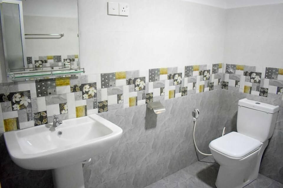 Standard Triple Room | Bathroom | Shower, towels, soap, toilet paper