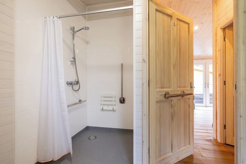 Dovestone Luxury Lodges - Pets Welcome Cottage in Oldham District