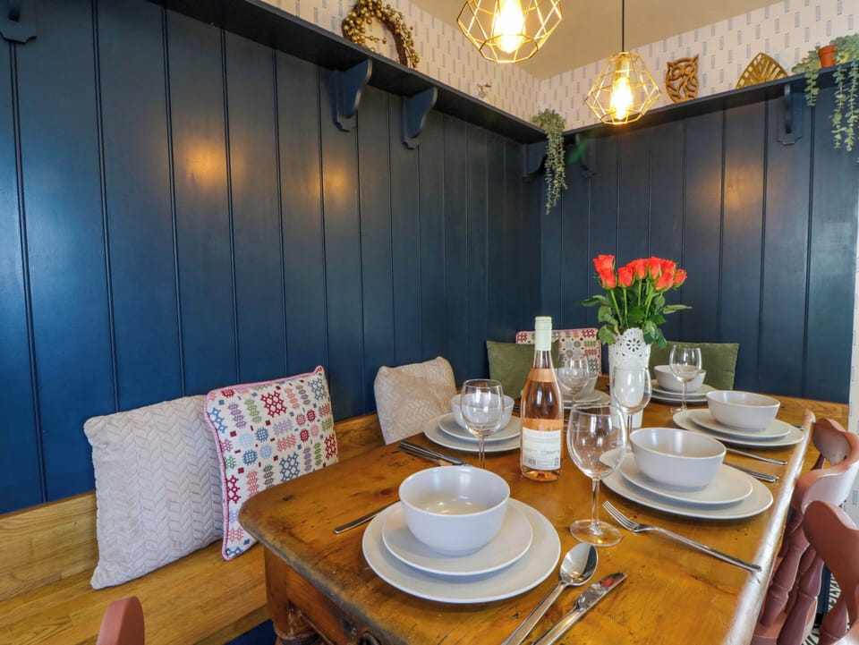 Cottage | Dining