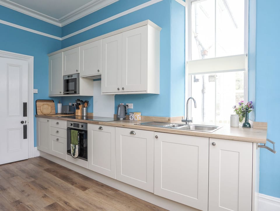 Fridge, dishwasher, cookware/dishes/utensils