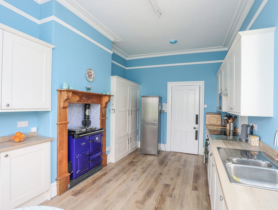 Fridge, dishwasher, cookware/dishes/utensils