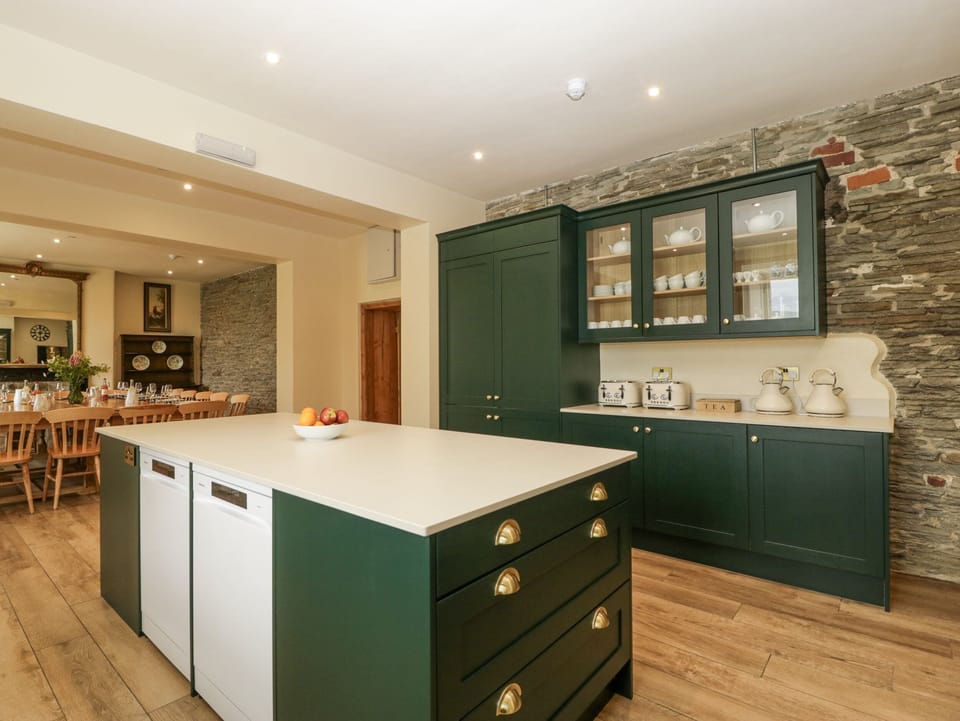 Cottage | Dining