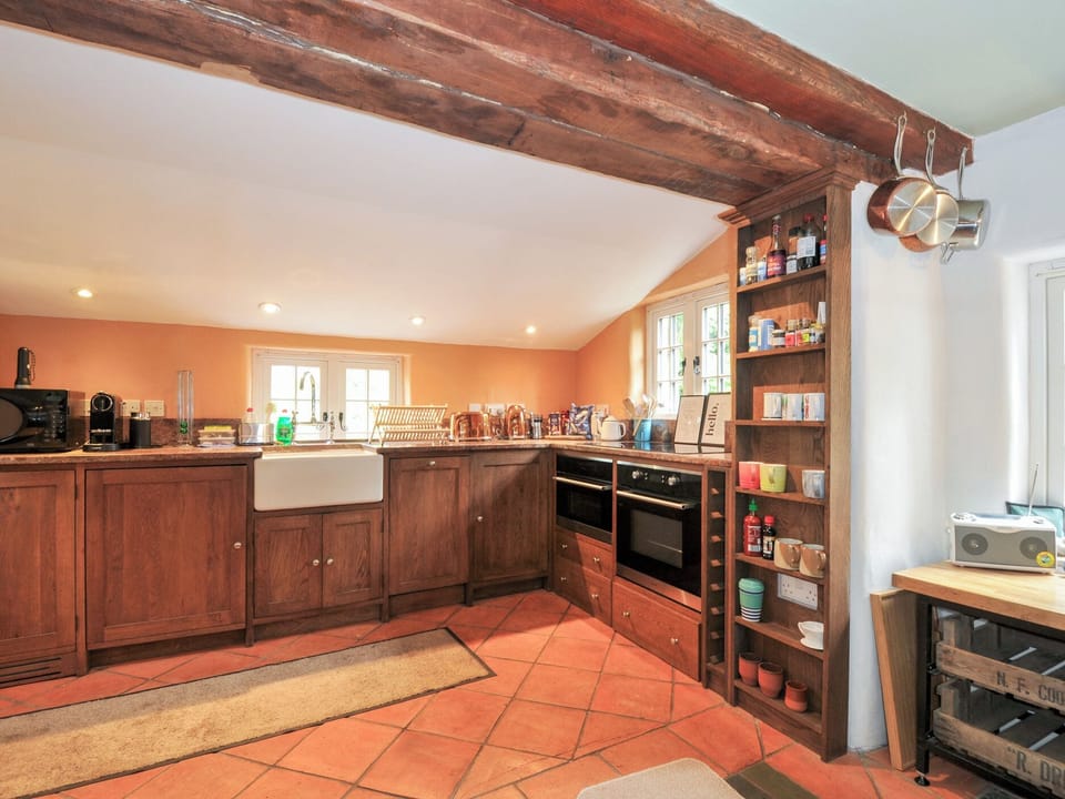Cottage | Private kitchen | Fridge, dishwasher, cookware/dishes/utensils