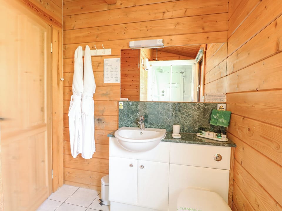 Woodpecker Lodge Cottage in St Edmundsbury District