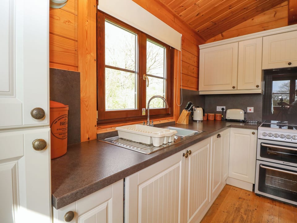 Fridge, dishwasher, electric kettle, cookware/dishes/utensils