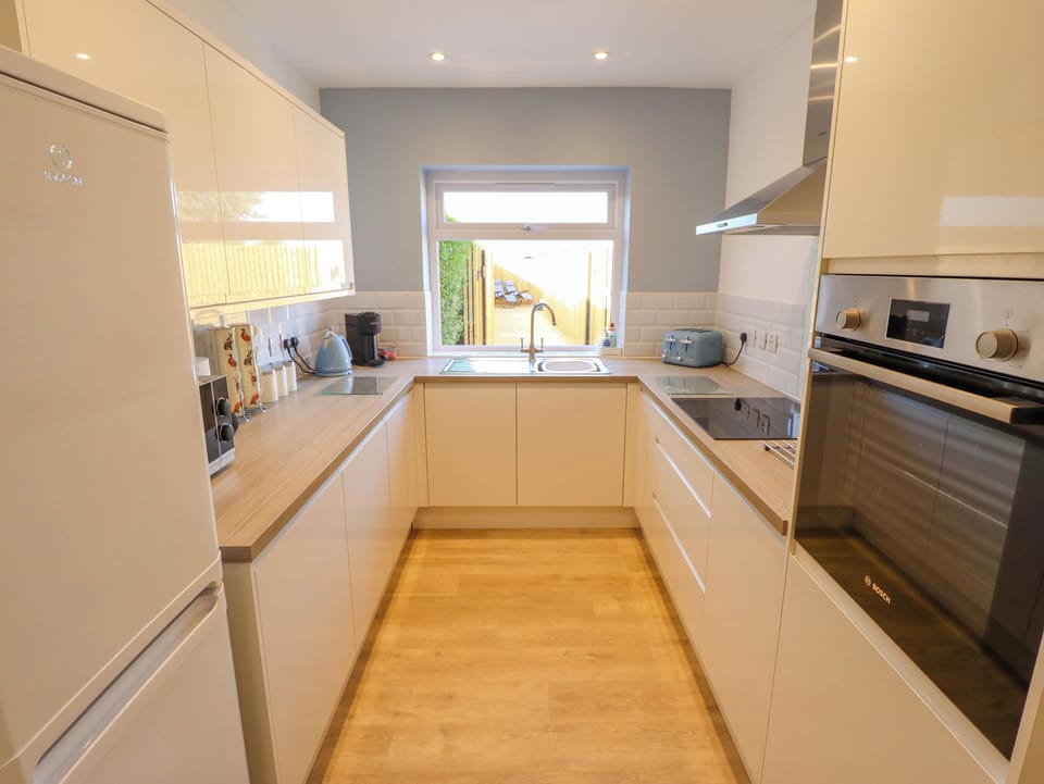 Fridge, dishwasher, electric kettle, toaster