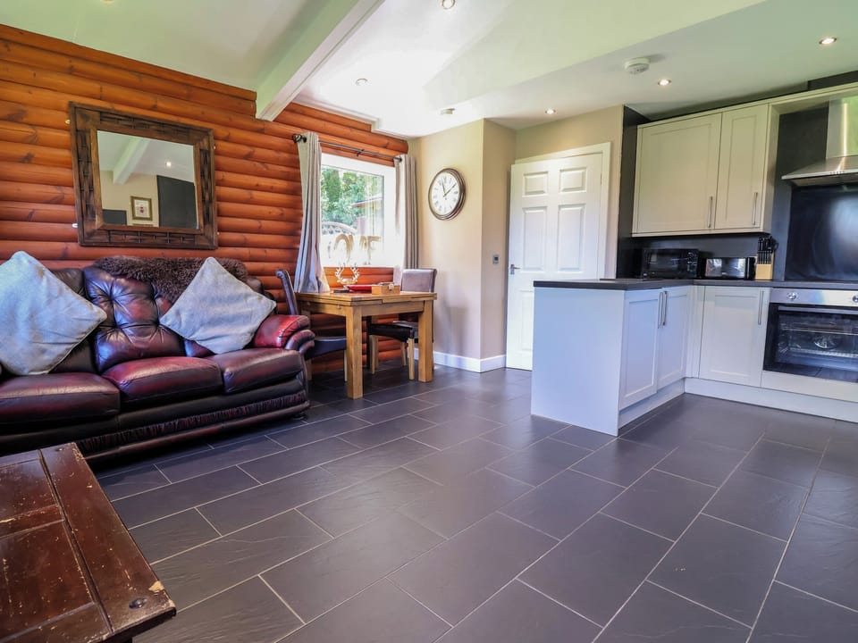 Cottage | Living area | Fireplace