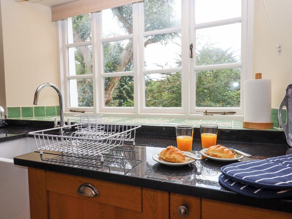 Fridge, dishwasher, electric kettle, toaster