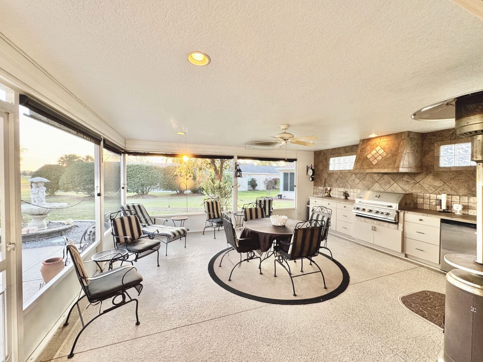 Screened-in Lanai with Flatscreen TV, Grill and Mini Fridge Overlooking the Stunning Golf Course!