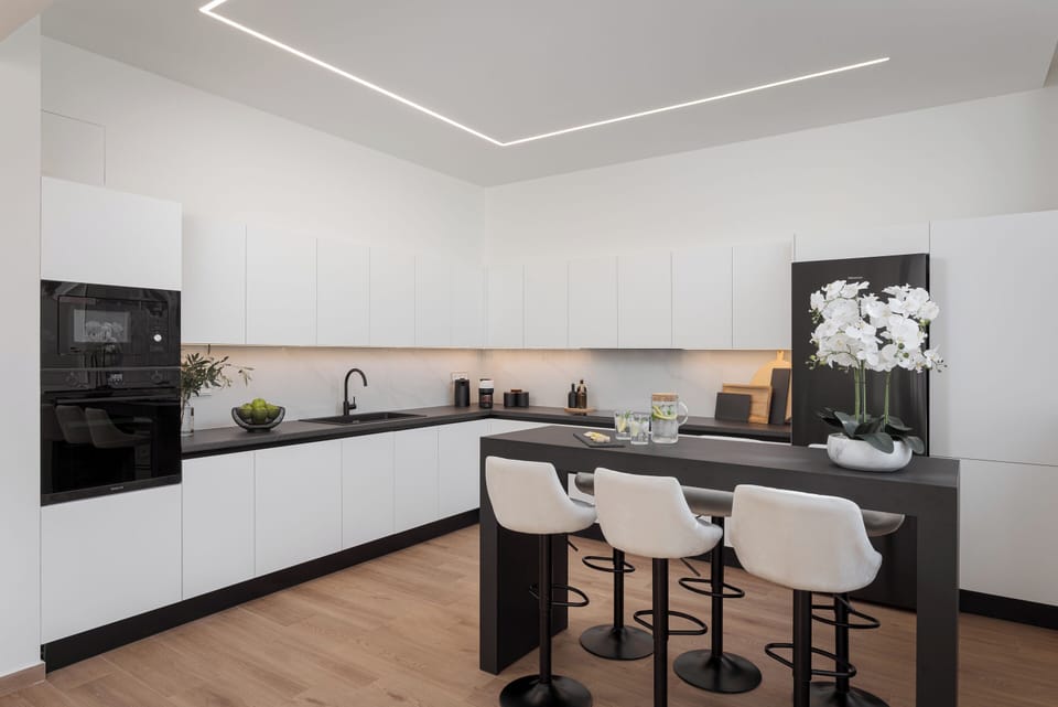 Classic Apartment, Patio, Garden View | Private kitchen | Highchair