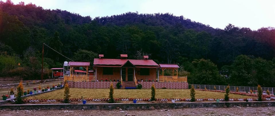 Basic Double Room, Balcony, Hill View | Living area