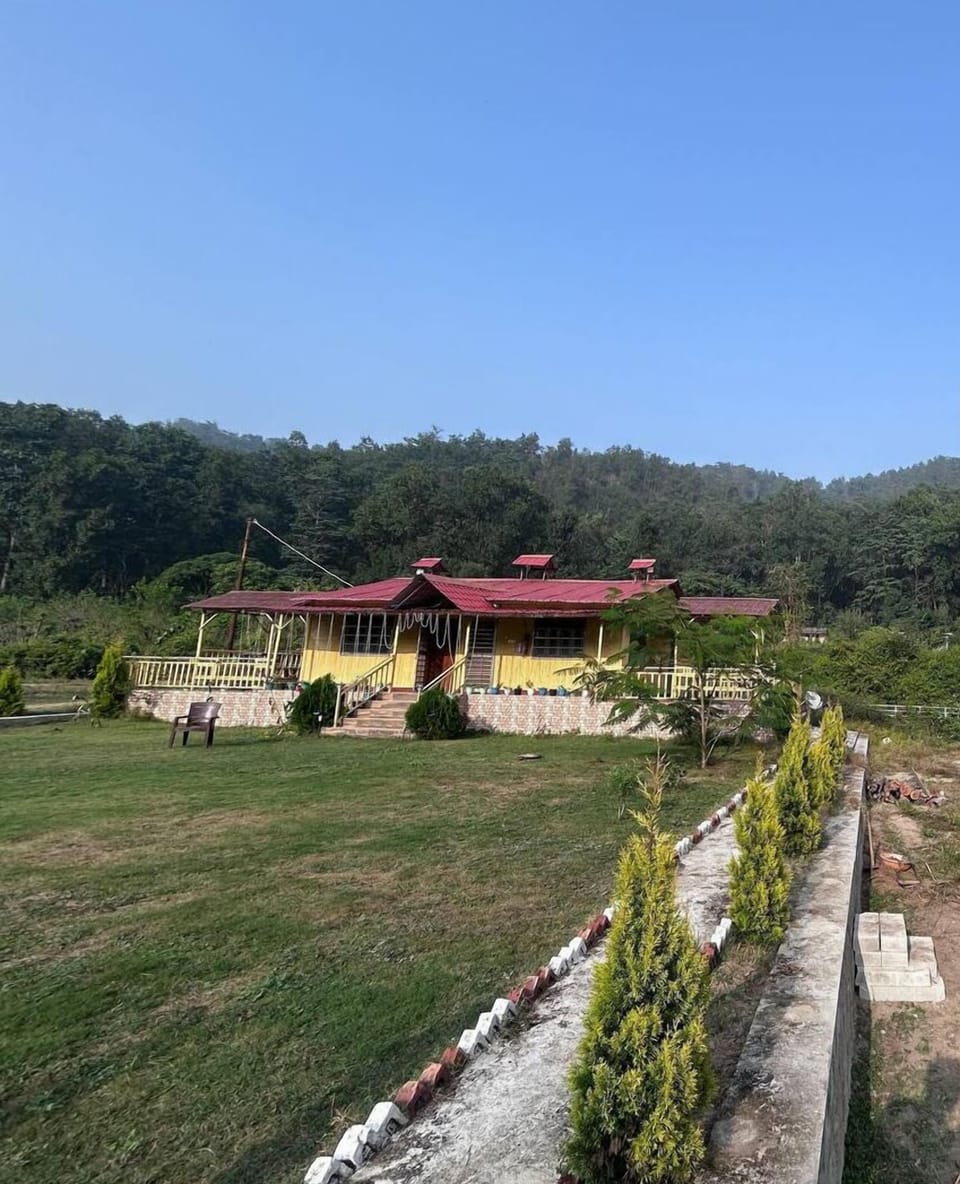 Basic Double Room, Balcony, Hill View | Living area